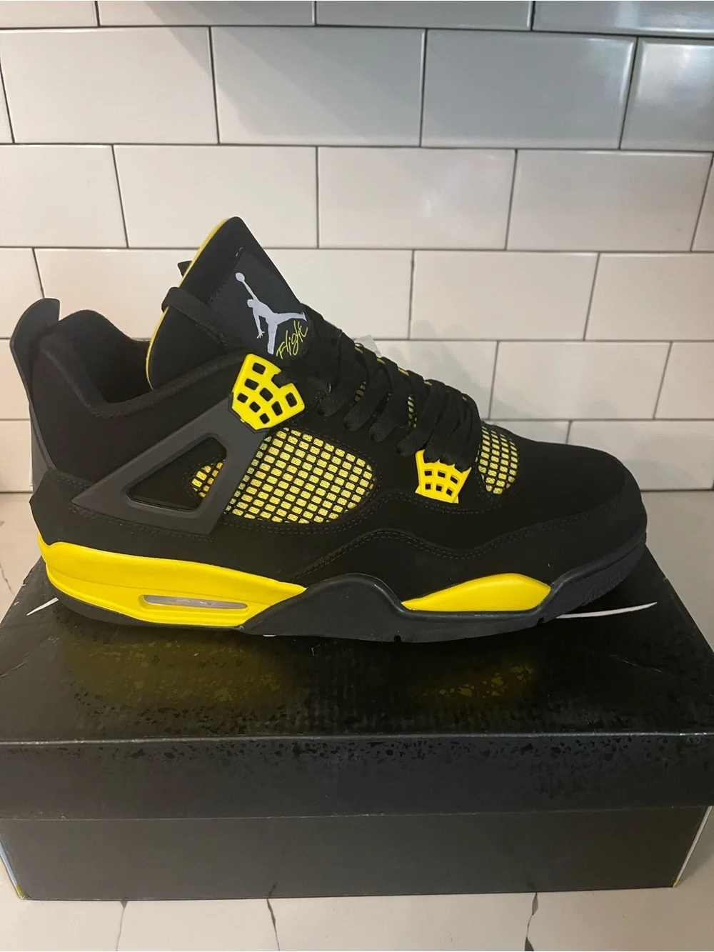 Mens Retro 4 Yellow Thunder Size 13.